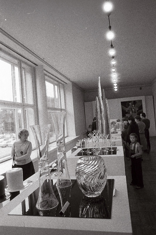 Vabariiklik tarbekunstinäitus Tallinna kunstihoones.