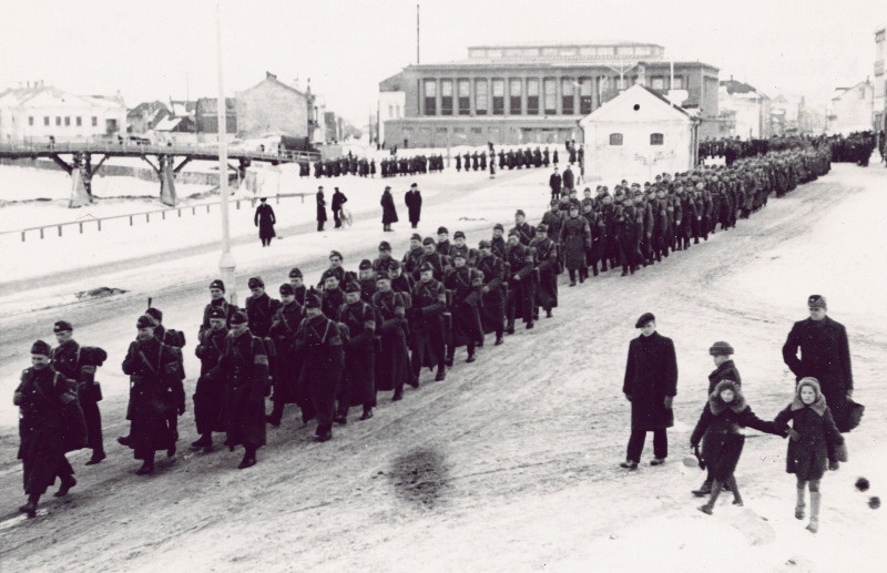 Eestlastest moodustatud 33. politseipataljon suundub rindele.