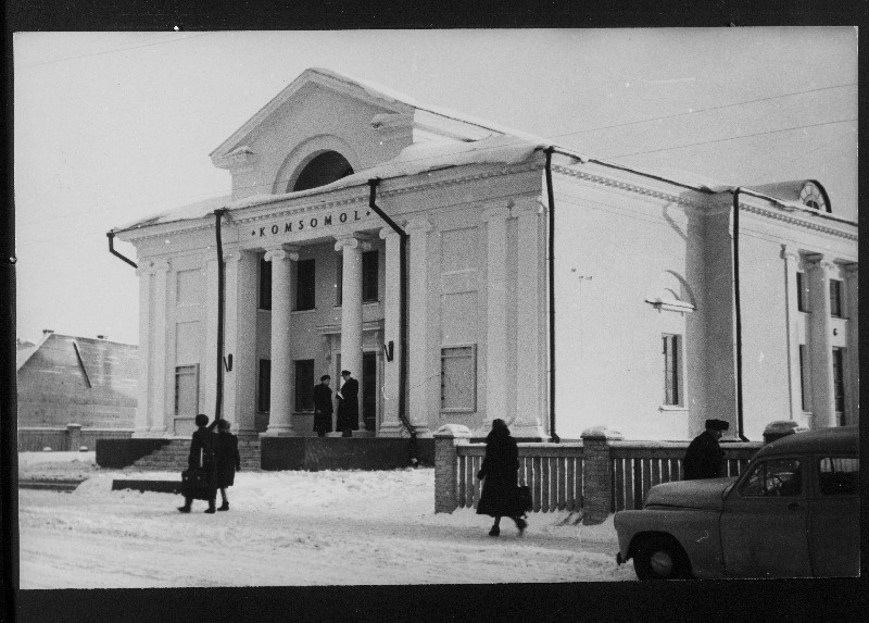 Uue kino Komsomol hoone.