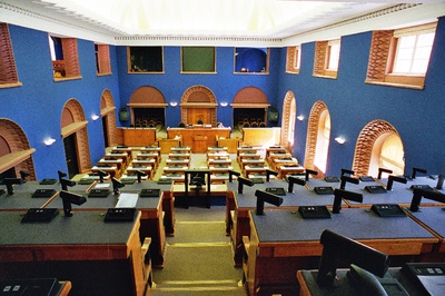 Tühi Riigikogu istungitesaal.  similar photo