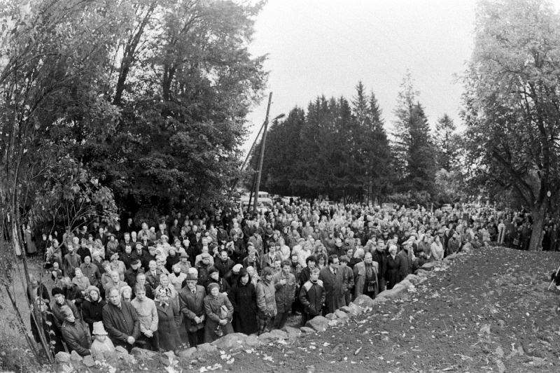 Vabadussõjas langenute mälestussamba taasavamine Kullamaal.