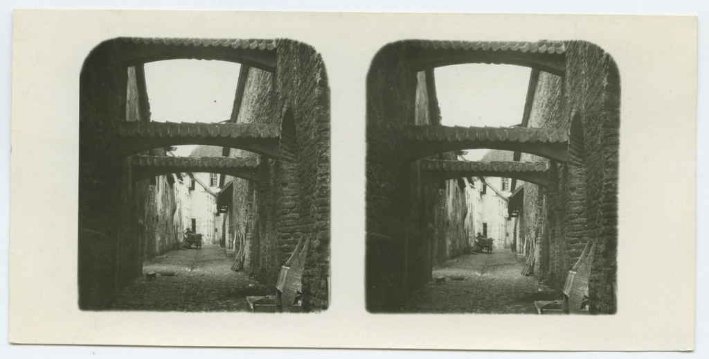 Tallinn, Vene tänav 12 õu, endised dominiiklaste kloostri müürid.