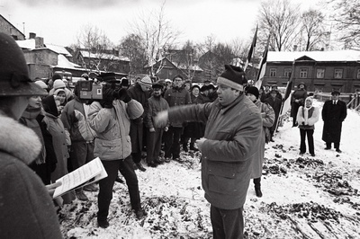 Tallinna Konservatooriumi uue õppehoone ehitamise alustamisel esinevad konservatooriumi laulunoored.  similar photo