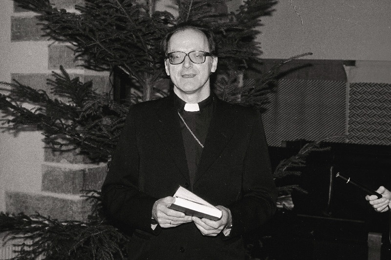 Eesti Evangeelse Luterliku Kiriku Tallinna lauluraamatukomisjoni sekretär, Toompea toomkoguduse õpetaja Ivar-Jaak Salumäe, kes osales Kiriku Laulu- ja Palveraamatu koostamisel.