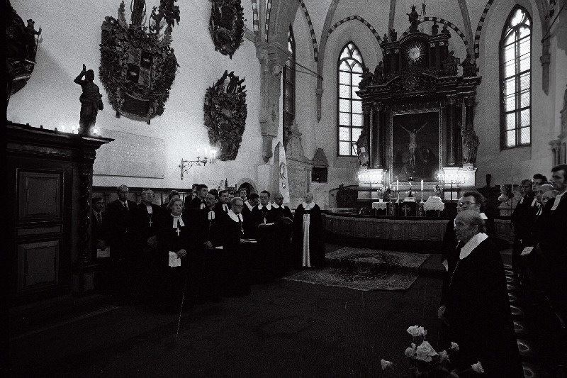 Eesti Evangeelse Luterliku Kiriku kirikukogu uue koosseisu esimese istungi alustamine jumalateenistusega Tallinna Toomkirikus.