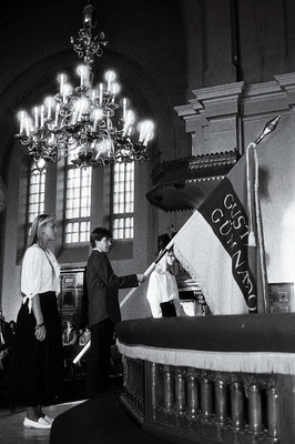 Tallinna 1. Keskkooli (Gustav Adolfi Gümnaasium) lipu õnnistamine Kaarli kirikus kooli 360. aastapäeva pidustuste ajal.  similar photo