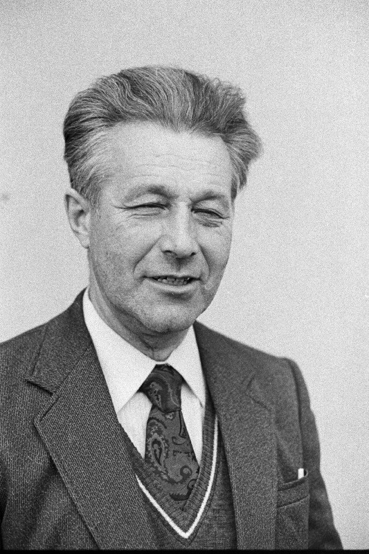 Simson, Ülo - Haapsalu rajooni Lihula sovhoosi direktor.