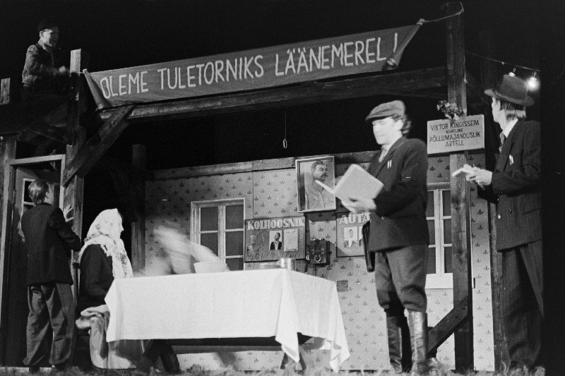 Stseen K. Kilveti ja B. Viidingu näidendist "Kuning Herman Esimene" Eesti NSV Riiklikus Noorsooteatris.