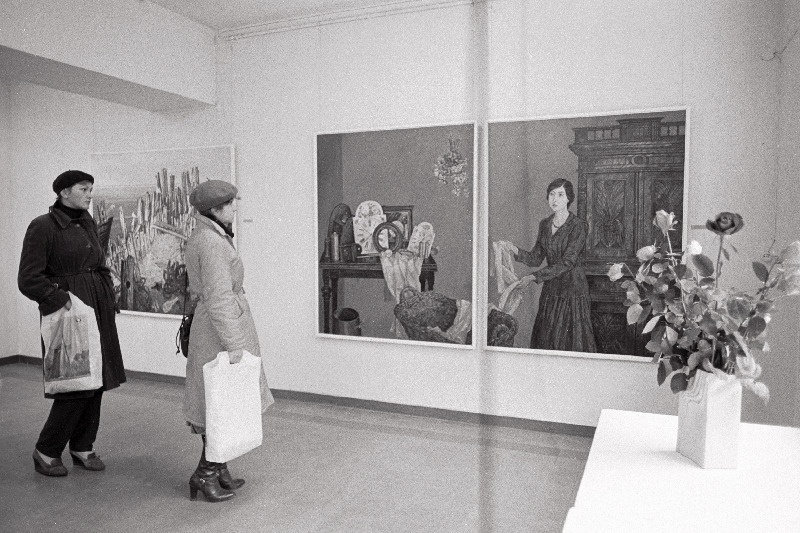 Maalikunstnik Uno Roosvaldi tööde näitus Tallinna kunstisalongis.