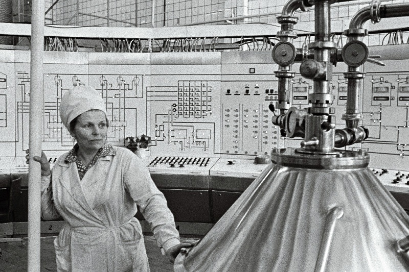 Paide Piimatoodete Kombinaadi aparaaditööline Tööpunalipu ordeniga autasustatud Agnes Kaljumäe.