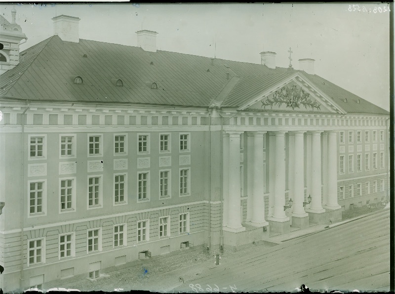 Tartu Ülikool Jaani tänavas.