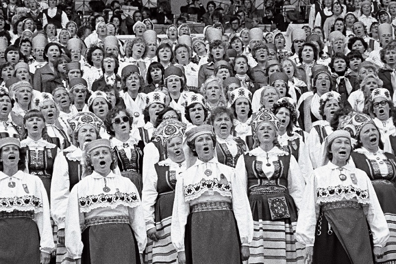 Naiskoorid ENSV 1980.a. üldlaulupeol esinemas.