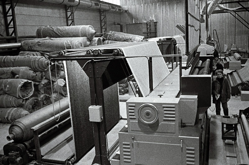 Tootmiskoondise "Mistra" Vändra eksperimentaalvabriku taftingvaipade tootmise jaoskond.