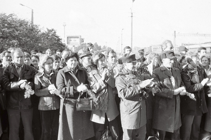 Saksa DV Schwerini ringkonnast sõprusrongiga saabunute vastuvõtt Balti jaamas.