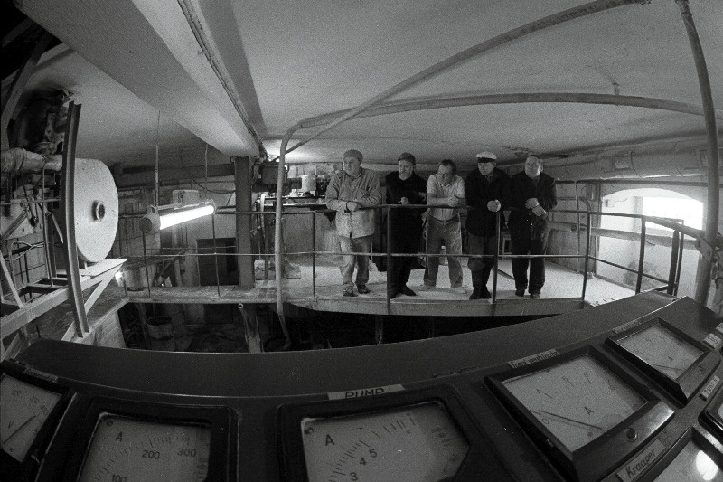 ETKVL- i keemiakombinaadi "Orto" tarbekeemiatsehhi pesemisvahendite keetjate brigaadi liikmeid (vasakult) Rudolf Silma, Helmut Marma, Erm Sisask, Endel Sagar ja Mait Siivelt.