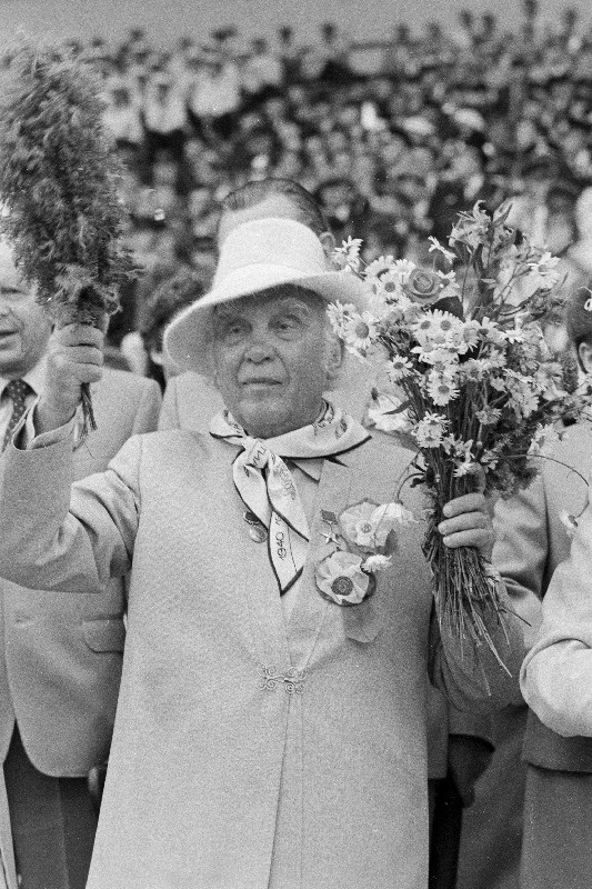 NSV Liidu rahvakunstnik, 1985.a. Eesti NSV üldlaulu- ja tantsupeo aujuht Gustav Ernesaks Lauluväljakul.