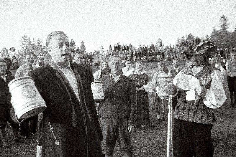 Tapa rajooni jaaniõhtul Nelijärvel. Isetegevuslaste ettekandeid.