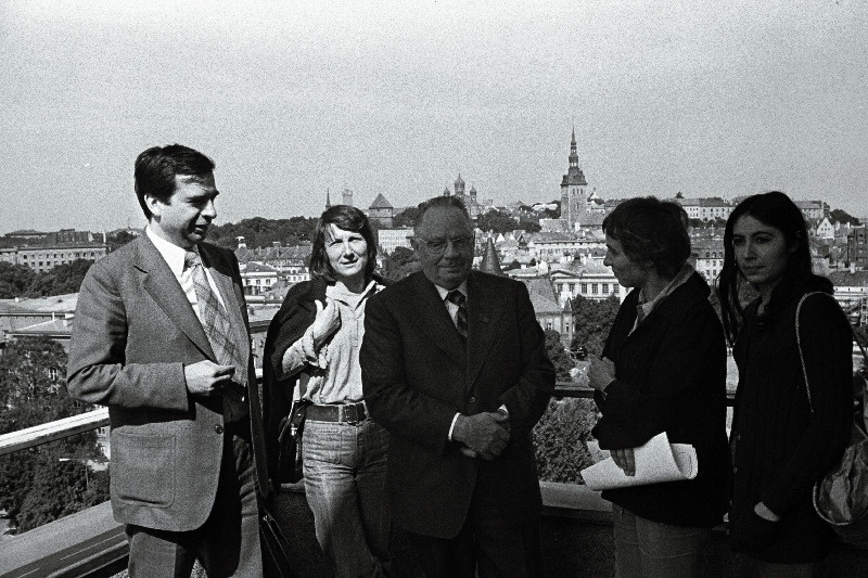 Prantsusmaa Kommunistliku Partei naiste delegatsiooni liikmed vastuvõtul EKP Keskkomitees. Keskel EKP Keskkomitee esimene sekretär J. Käbin.