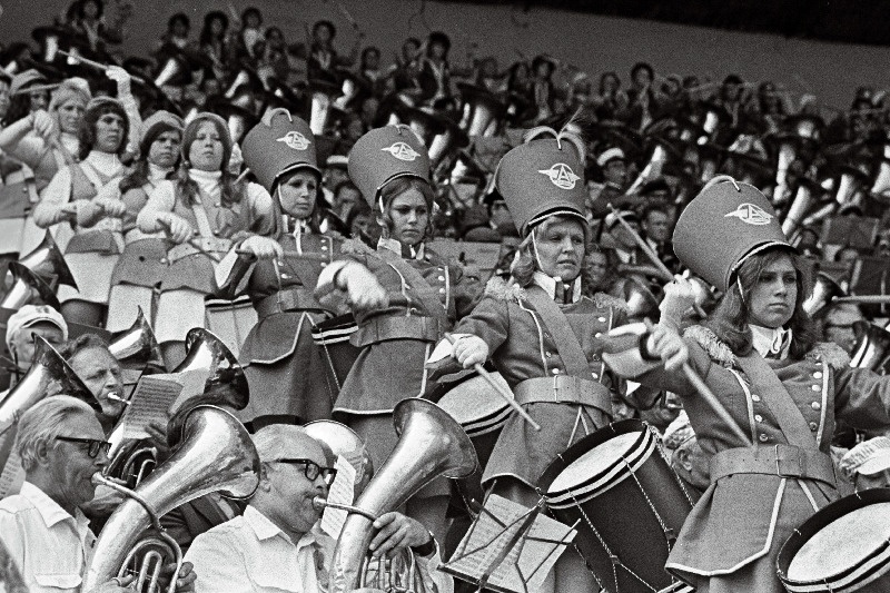 Eesti NSV XVIII üldlaulu- ja tantsupeol esinevad trummarid.