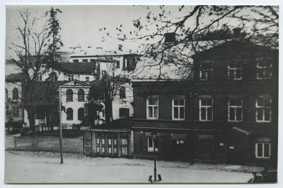 Tartu. Buildings on Gustav Adolf (Jakobi) Street, which was dismantled in connection with the construction of the building of the Institutes of the University of Tartu (chemical building)