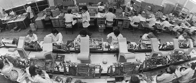 Tehase "Punane RET" radioolade monteerimise jaoskond.  similar photo