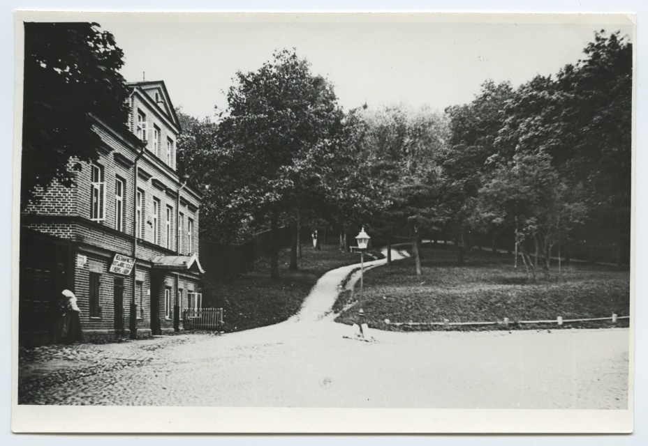 Tartu. Building on Jakobi Street near Toomemäe, which was dismantled in connection with the construction of the building of the Institutes of the University of Tartu (chemical building)
