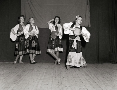 Kaubandustööliste klubi balletirühm.  similar photo