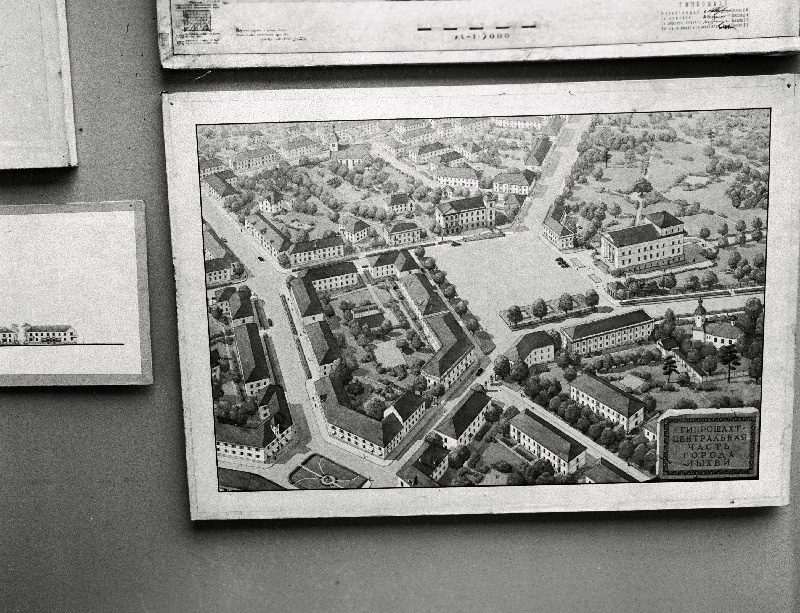 Arhitektuurinäitus Tallinna Kunstihoones. Jõhvi linna keskosa plaan.