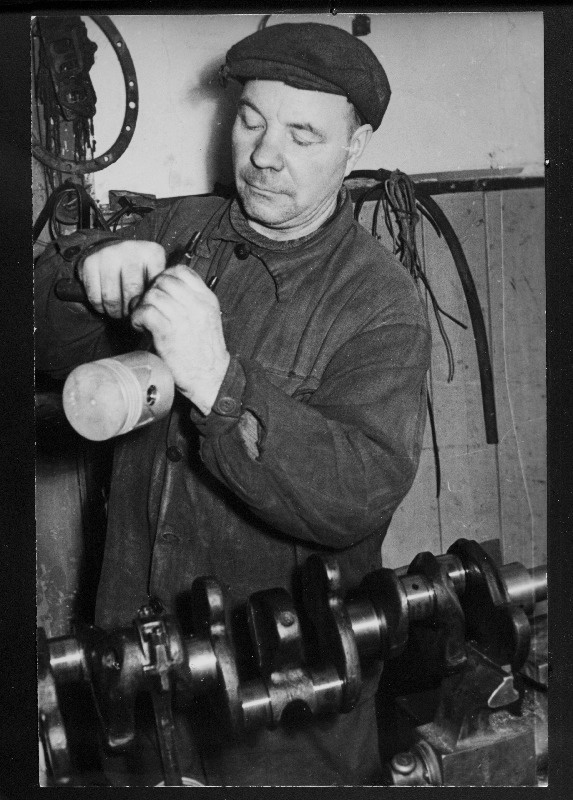 Kingissepa Rajooni Tarbijate Kooperatiivide Liidu Tööstuskombinaadi autoremonditöökoja lukksepp Vassili Kuul.