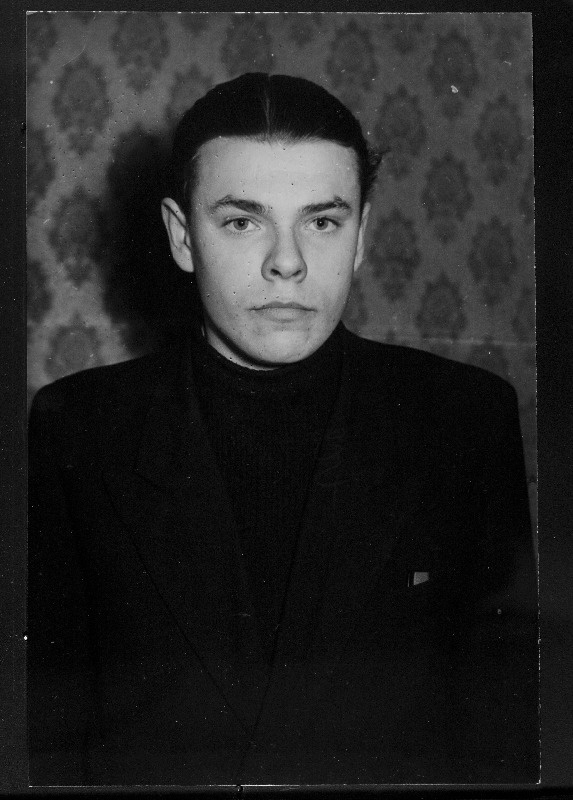 Kingissepa Rajooni Tarbijate Kooperatiivide Liidu Tööstuskombinaadi metallitöökoja treial Endel Sannik.