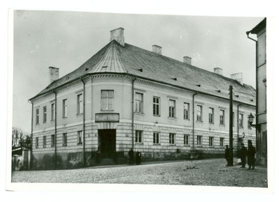 Real school in Kalev and Riga t. corner in Tartu  duplicate photo