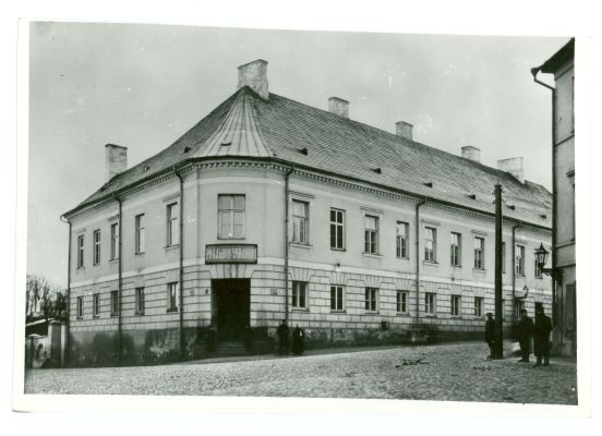 Real school in Kalev and Riga t. corner in Tartu