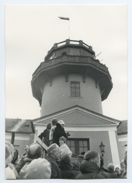 Tartu. Celebration of the Anniversary of the Republic of Estonia in Tartu at the Star Tower on February 24, 1989.