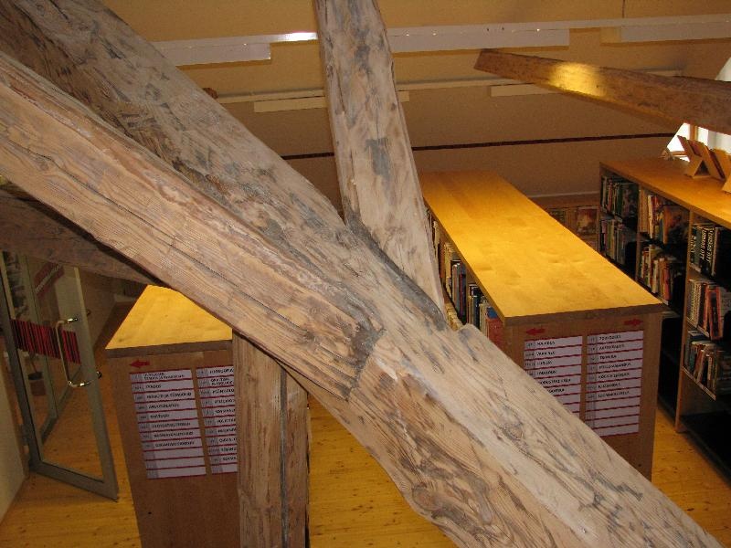 Kohila raamatukogu. Sisevaade. Lae talad.