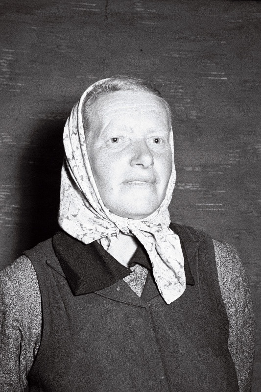 1. Mai kolhoosi lüpsja-karjatalitaja Anna Mägi.