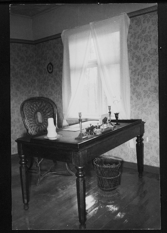 C.R. Jakobsoni töölaud tema talumuuseumis Kurgjal.