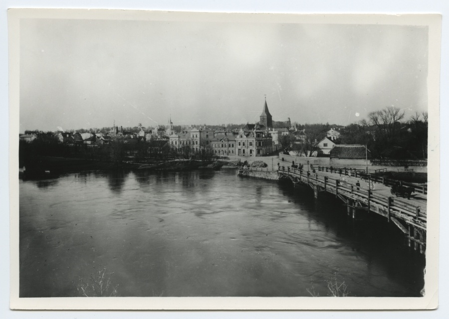 Tartu. Wooden bridge over Emajõel Laia street