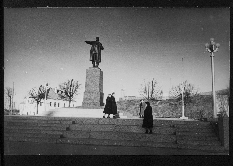 V.I. Lenini mälestussammas Narvas.