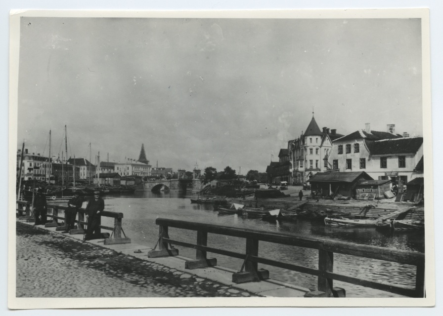 Tartu. View of Emajõele and the city from the beginning of Auriku Street