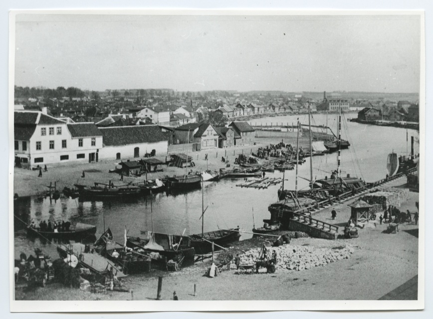 Tartu. View of the Holm Street overhead from the yeast factory toward approx. At the end of the 19th century