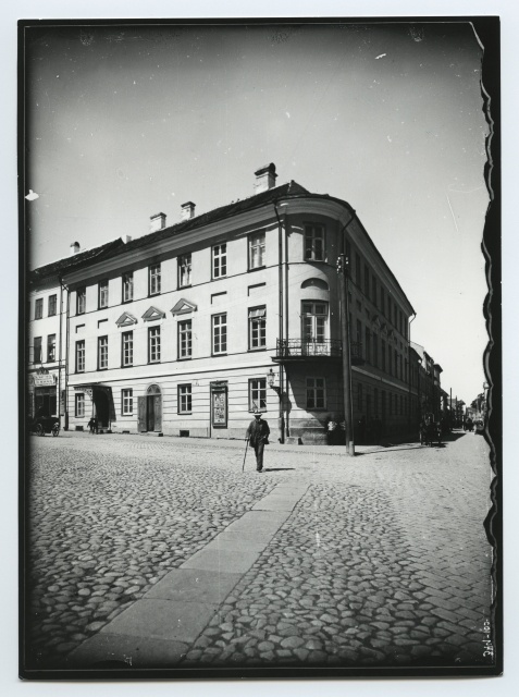 Tartu. Nn. Old University building at the corner of Rüütli Street and Raekoja square