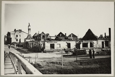 Sõjapurustused Tartus, varemed Holmi ja Kalda tänava nurgalt, vaade ajutiselt puitsillalt  duplicate photo