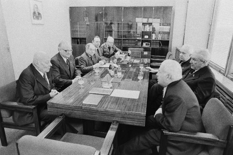 NSV Liidu Teaduste Akadeemia president A.Aleksandrov (vasakult 1.) vastuvõtul EKP Keskkomitee esimese sekretäri K.Vaino (paremalt 1.) juures. Vasakult 2. Eesti NSV Teaduste Akadeemia president K.Rebane. Paremalt 2. Eesti NSV Ministrite Nõukogu esimees V.Klauson.