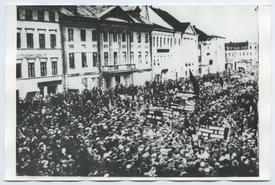 Tartu. Demonstration of Workers at Raekoja Square in 1923.  duplicate photo