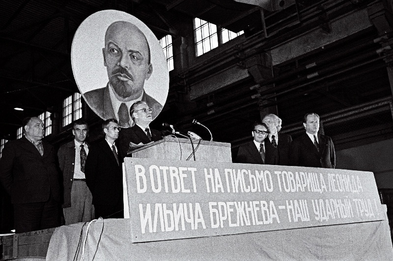 Tallinna ekskavaatoriehitajatele saadetud Leonid Iljitš Brežnevi kirjale pühendatud miiting tootmiskoondises "Talleks".