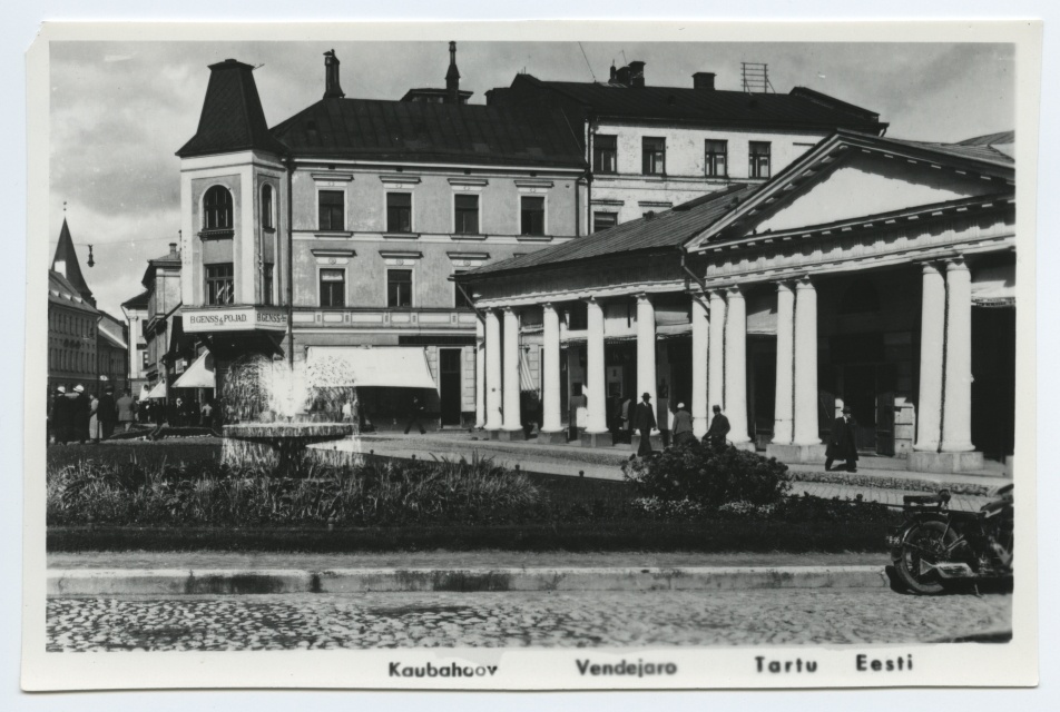 Tartu. The corner of the cargo courtyard with a view to the courtyard's square
