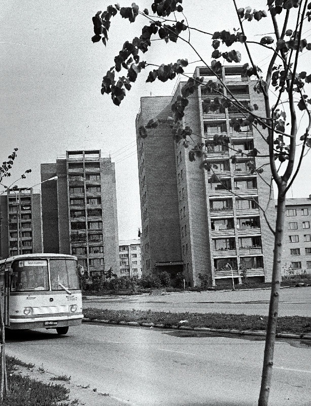 Vaade elamutele Kreenholmi tänaval Narvas.