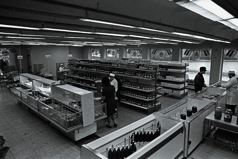 Eneriga tänavas asuva kaupluse sisevaade.