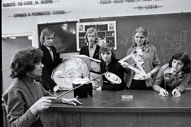 Tallinna Polütehnikumi õpilased füüsikatunnis.