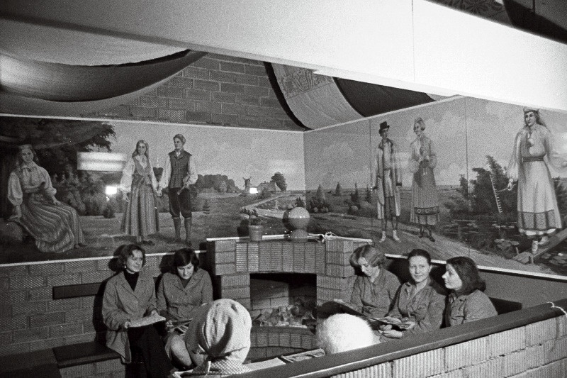 Tartu Aparaaditehase töötajate puhkeruum.